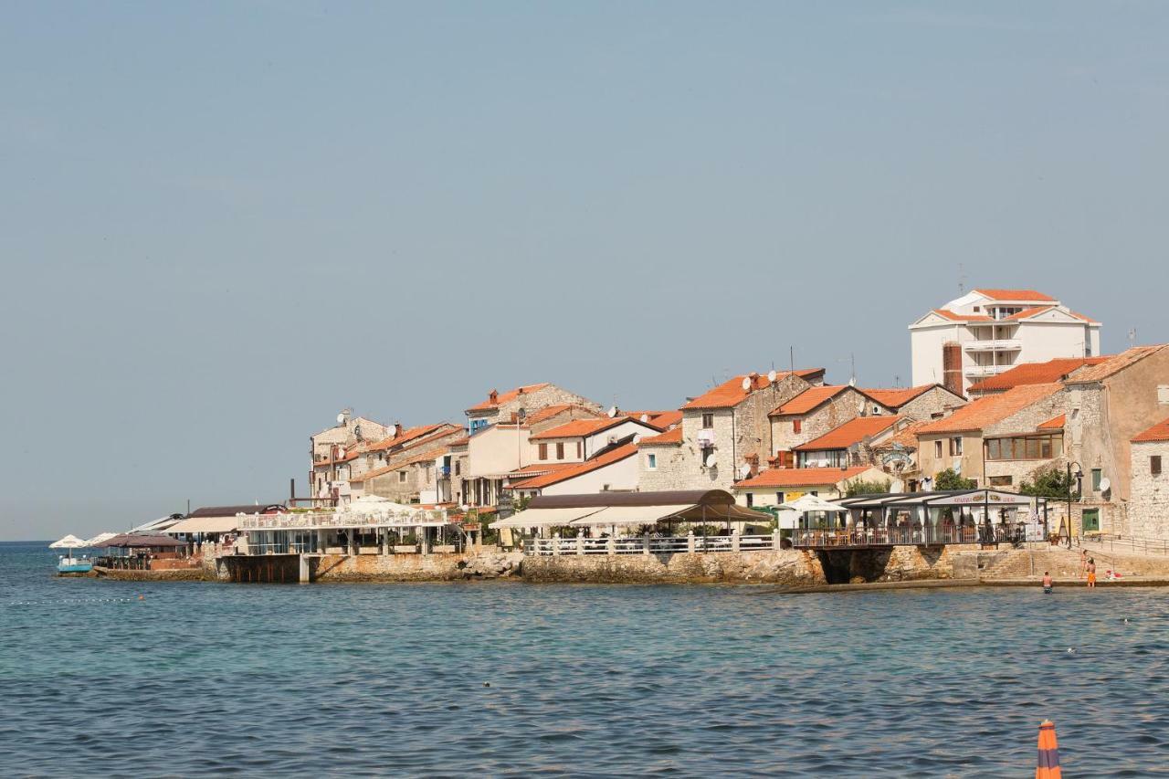Downtown Beach Apartments Умаг Екстериор снимка